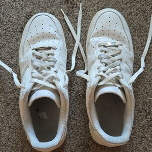 Men's Nike Classic White Sneakers ✨️✨️ PRE OWNED 🤍  ✨️  SIZE 13